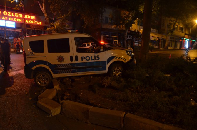 Kahramanmaraş'ta kaza yapan ekip aracındaki 2 polis yaralandı