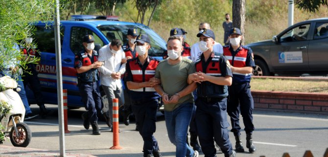 Antalya'da sahte internet sitesiyle tatilcileri dolandıran 15 şüpheli yakalandı