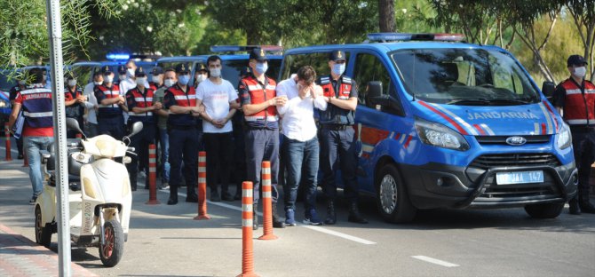 GÜNCELLEME - Antalya'da sahte internet sitesiyle tatilcileri dolandırdığı öne sürülen 15 zanlıdan 13'ü tutuklandı