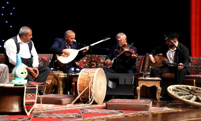 "Bozkırın Tezenesi" Neşet Ertaş Kırşehir'de müzikli söyleşiyle anıldı