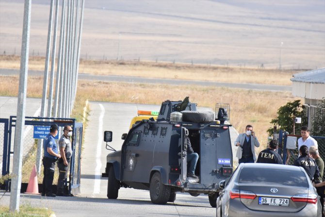 GÜNCELLEME - HDP'li Kars Belediye Başkanı Ayhan Bilgen gözaltına alındı