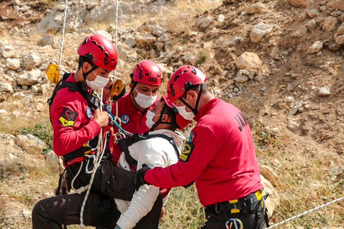 JAK timi Ergan Dağı'nda kurtarma tatbikatı yaptı