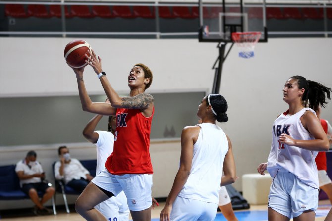 Büyükşehir Belediyesi Adana Basketbol "yenilenen" kadrosuyla lig ve Avrupa'ya hazır