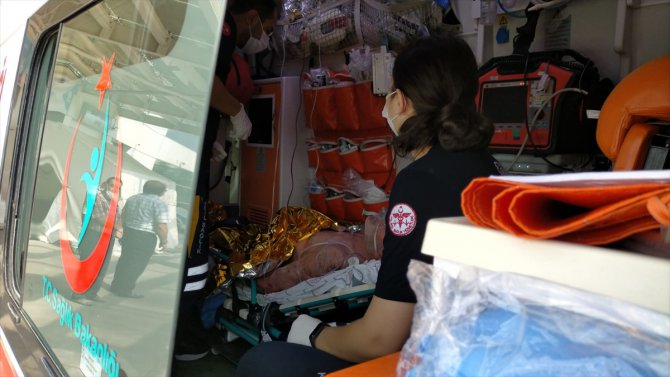 Manisa'da sıcak kireç kuyusuna düşen kişi ağır yaralandı
