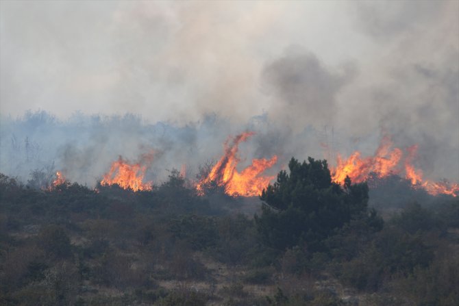 GÜNCELLEME - Bolu'da çıkan orman yangınına müdahale ediliyor