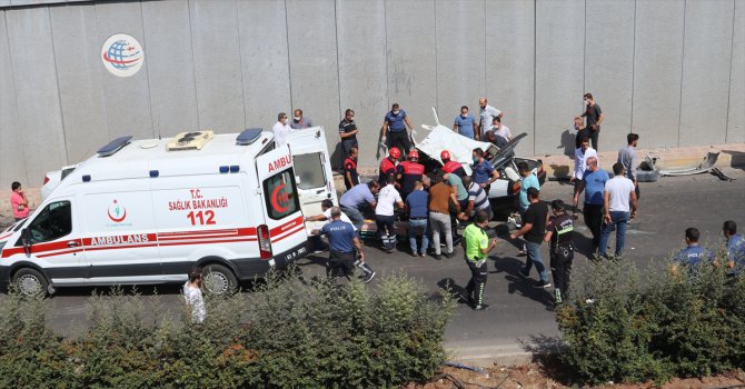 GÜNCELLEME - Şanlıurfa'da iki otomobil çarpıştı: 2 ölü, 3 yaralı