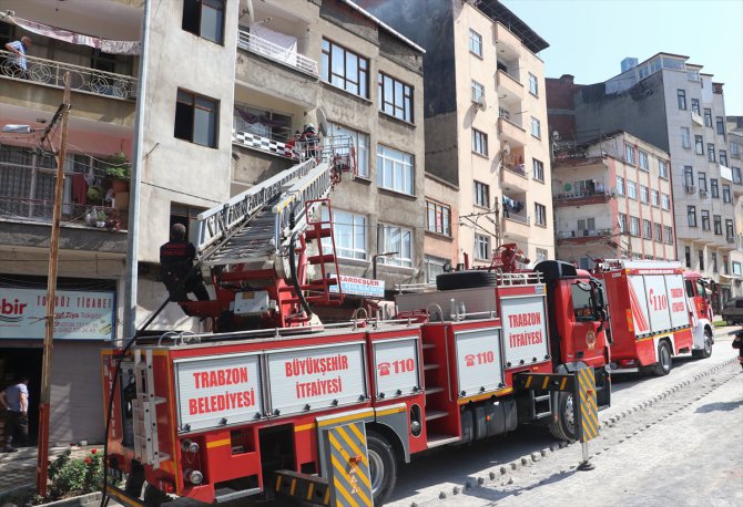 Trabzon'da elektrik panosunda çıkan yangında 3 kişi dumandan etkilendi
