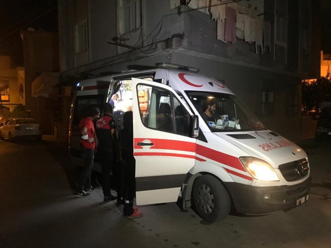 Adana'da bıçakla yaralanan kişi hastaneye kaldırıldı