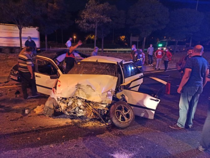 Bilecik'te iki otomobil çarpıştı: 1 ölü, 3 yaralı