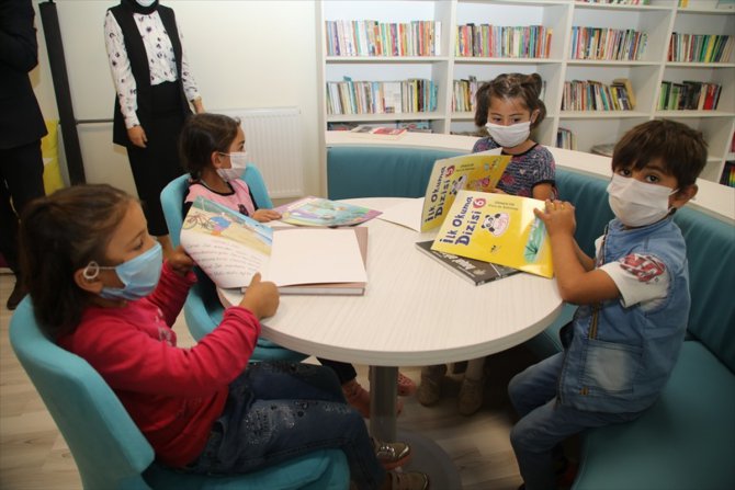 Sivas'ta 15 köy okulu kütüphaneye kavuştu