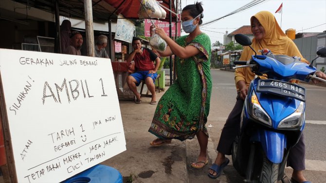 Endonezya'da ihtiyaç sahiplerine "askıda gıda" kampanyası