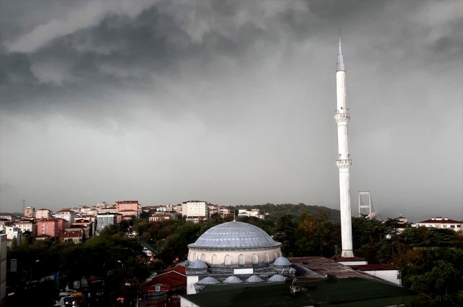 GÜNCELLEME 3 - İstanbul'da sağanak ve dolu etkili oldu