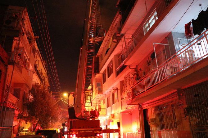 İzmir'de tüp patlaması sonucu evde hasar oluştu