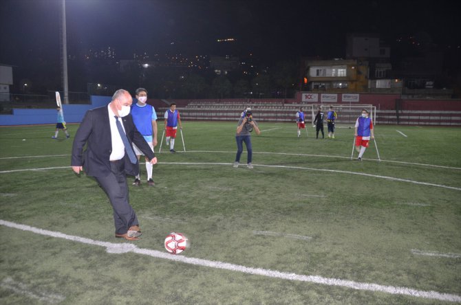 Kahramanmaraş'ta ampute futbol takımı ve siyasetçiler yeşil sahada buluştu