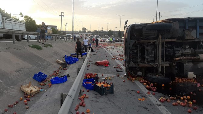 Kocaeli'de kamyonla otomobil çarpıştı: 2 yaralı