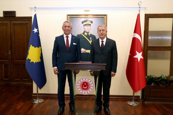 Milli Savunma Bakanı Akar, Kosovalı mevkidaşı Quni ile görüştü