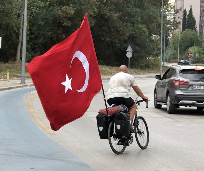 Türk tarihini ve kültürünü tanıtmak için pedal çeviriyor