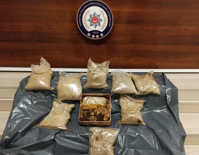 Van'da bal altına gizlenmiş 9 kilo 140 gram eroin bulundu