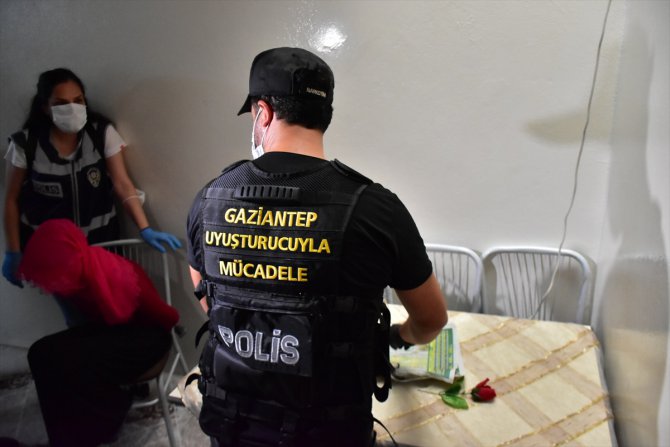Gaziantep'te 950 polisin katılımıyla "torbacı" operasyonu