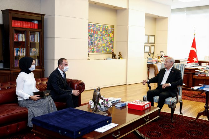 Kılıçdaroğlu, Milliyetçi İmam Hatipliler Derneği Üyeleri ile video konferans yöntemiyle görüştü: