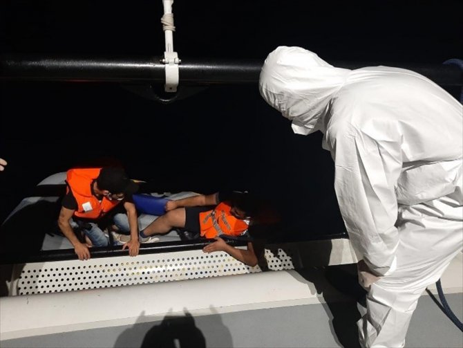 Muğla'da Türk kara sularına geri itilen 4 sığınmacı kurtarıldı