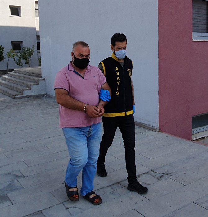 Adana'da 4 pikabın arka farlarını çalan 2 zanlı tutuklandı