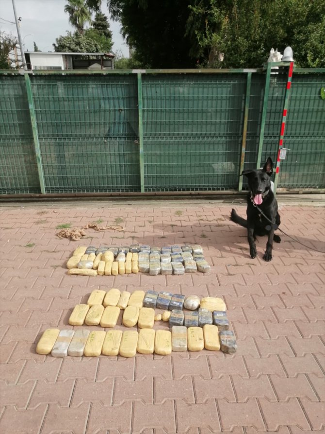 Adana'da bir otomobilde 32 kilo 850 gram eroin ele geçirildi