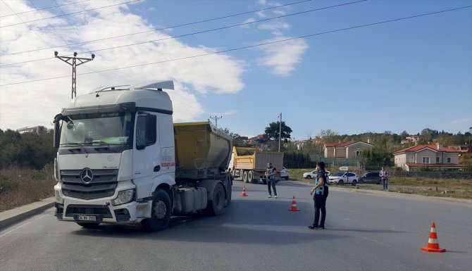 Arnavutköy'de hafriyat kamyonları denetlendi