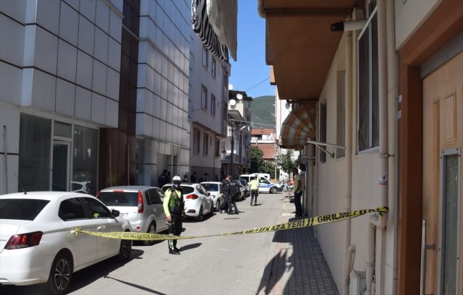 Bursa'da ailesini bıçakla tehdit edip polise saldıran şüpheli etkisiz hale getirildi