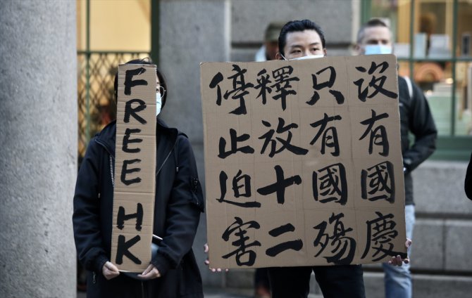 Çin, Ulusal Günü'nde Londra'da protesto edildi