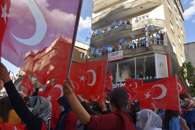 Şırnak'ta terör mağduru aileler HDP il binası önünde eylem yaptı
