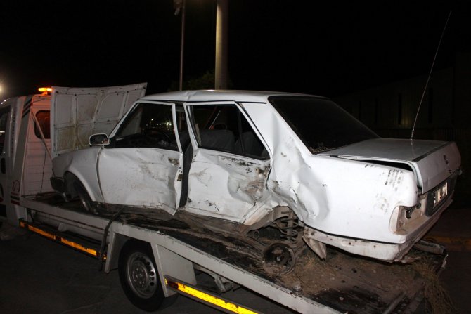 Aksaray'da işçi servisi ile otomobil çarpıştı: 6 yaralı