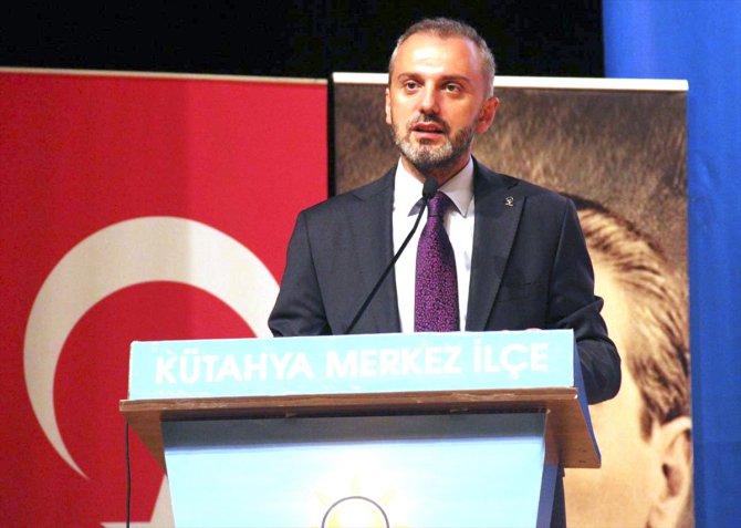 AK Parti'li Kandemir partisinin Kütahya Merkez İlçe Kongresinde konuştu: