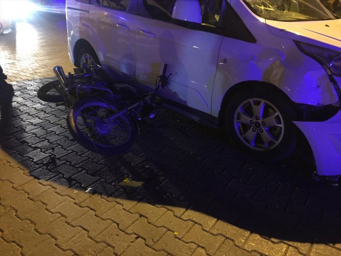 Antalya'da otomobil ile motosiklet çarpıştı: 1 yaralı