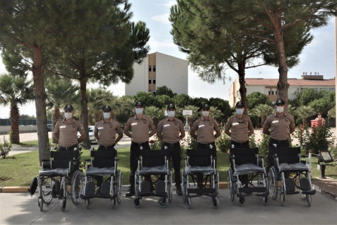 Aydın'da bekçiler, 6 engelliye tekerlekli sandalye bağışladı