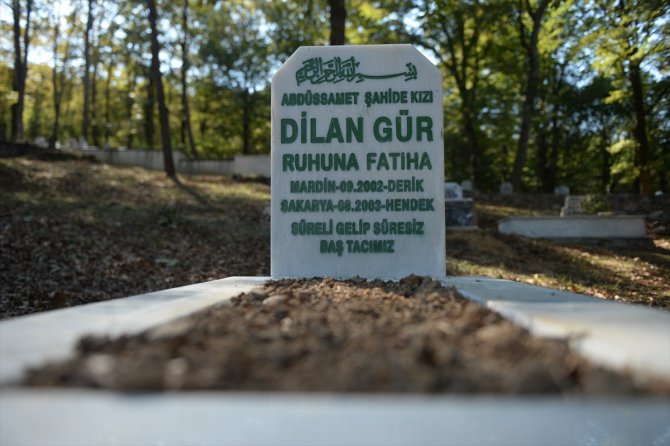 Sakarya'da Mardinli mevsimlik işçinin ölen kızı için mezar taşı yaptırıldı