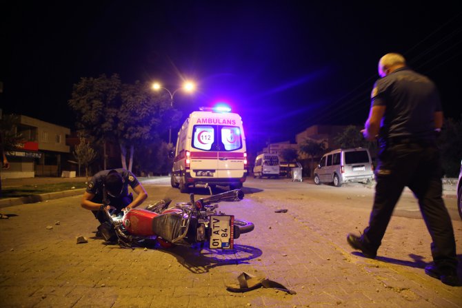 Adana'da inşaat molozlarına çarpan motosiklet sürücüsü yaralandı