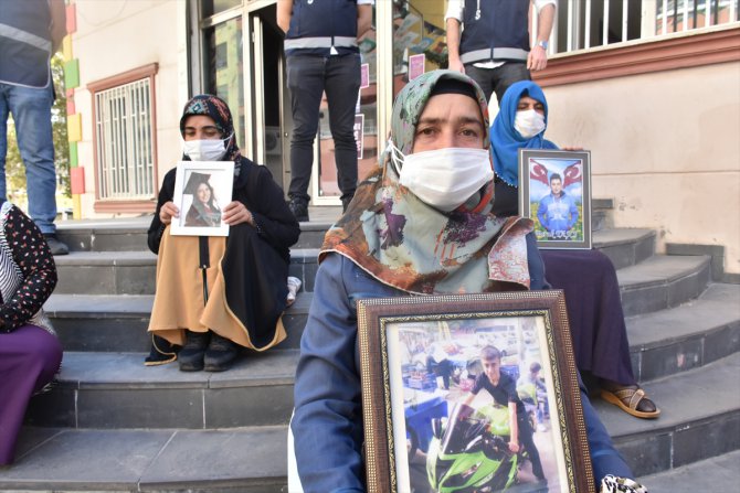 Diyarbakır anneleri dağdaki çocuklarına "teslim olun" çağrısı yaptı