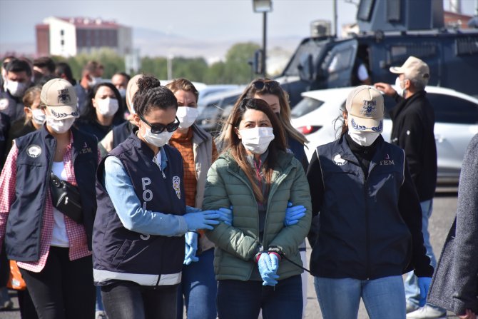 Kars merkezli operasyonda HDP'li belediye yöneticilerinin de arasında olduğu 21 kişi adliyeye sevk edildi