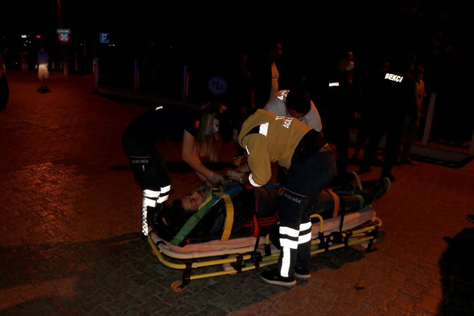 Muğla'da hafif ticari araçla çarpışan motosikletin sürücüsü yaralandı
