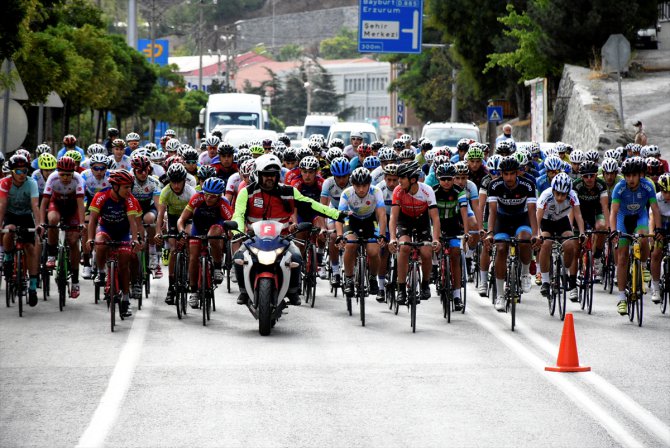Türkiye Yol Bisikleti Şampiyonası Gümüşhane'de sona erdi