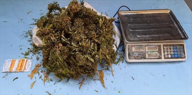 Adana'da uyuşturucu operasyonunda 1 kilo 200 gram esrar ele geçirildi