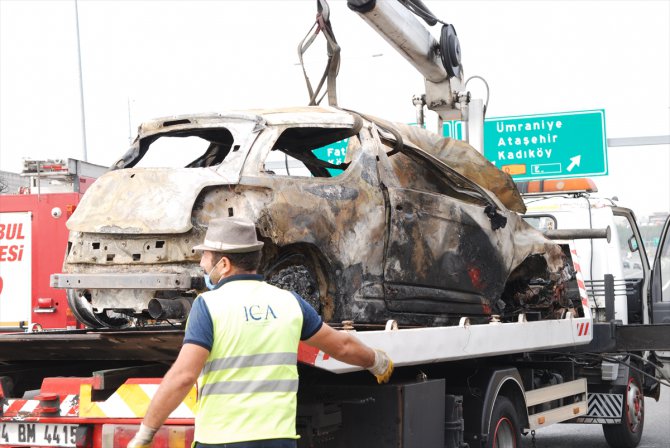 İstanbul'da devrildikten sonra yanan araçtaki bir kişi yaralandı