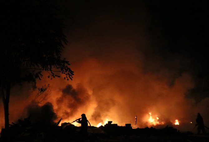 İzmir'de hurdalık alanda çıkan yangın söndürüldü