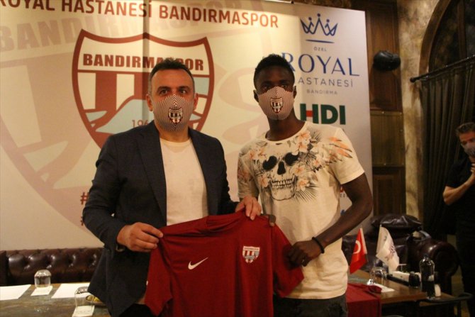Royal Hastanesi Bandırmaspor, yeni transferleriyle sözleşme imzaladı