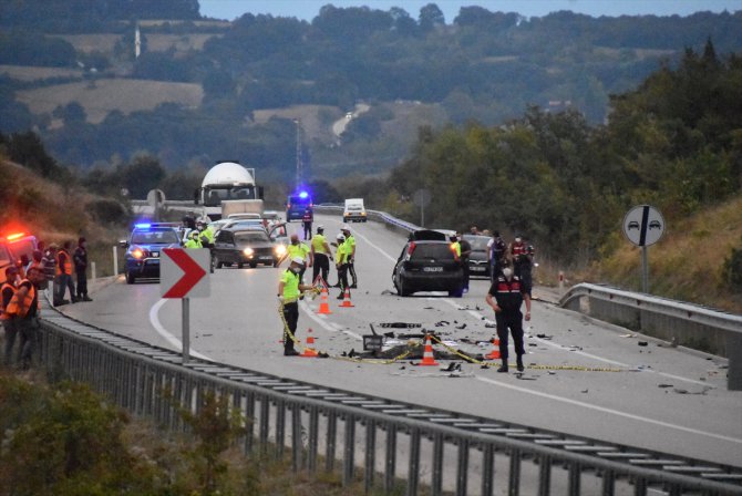 Sinop'ta otomobil ile hafif ticari araç çarpıştı: 1 ölü, 5 yaralı