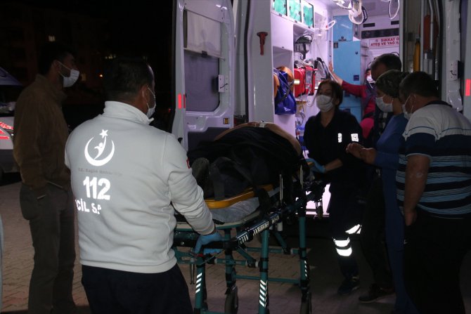 Sivas'ta otomobil ile kamyonet çarpıştı: 3 yaralı