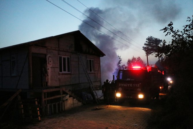Düzce'de bir evde çıkan yangında dumandan etkilenen kişi hastaneye kaldırıldı