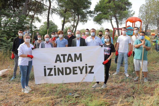 Edirne'de gönüllü gençler köy okullarındaki Atatürk büstlerinin bakımını yapıyor