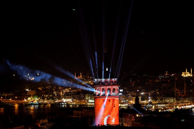 İstanbul'un simgelerinden "Galata Kulesi" ziyarete açıldı